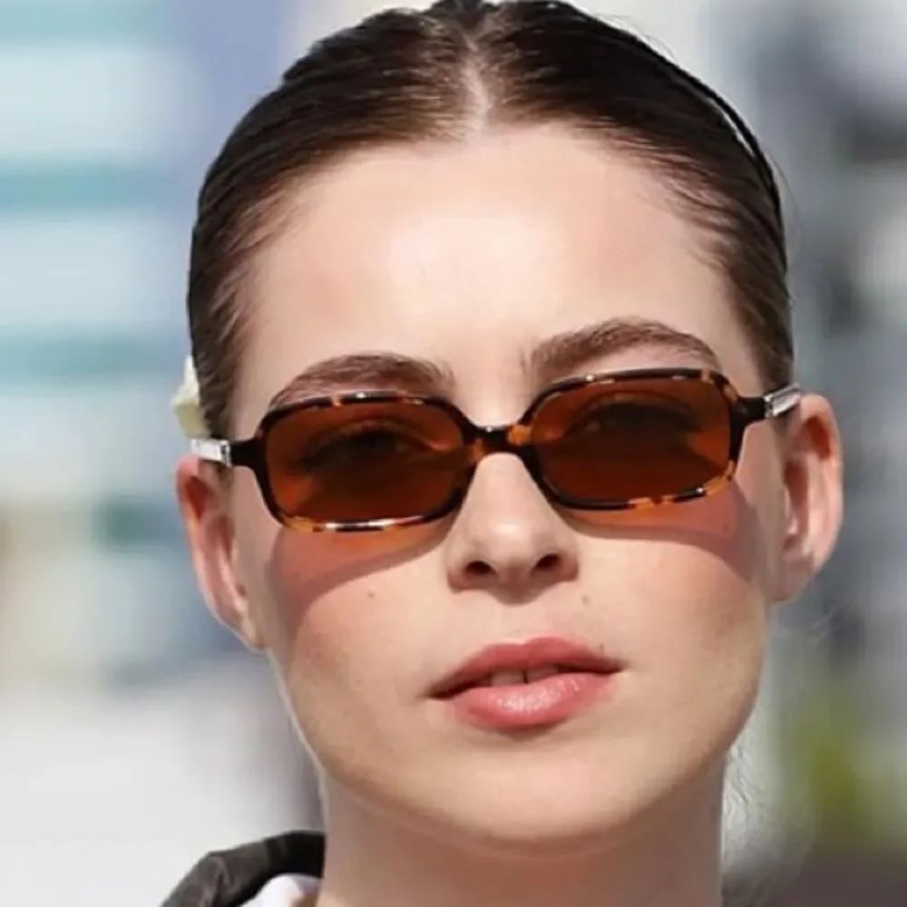 Trendy rectangular sunglasses - Picture 3 of 7